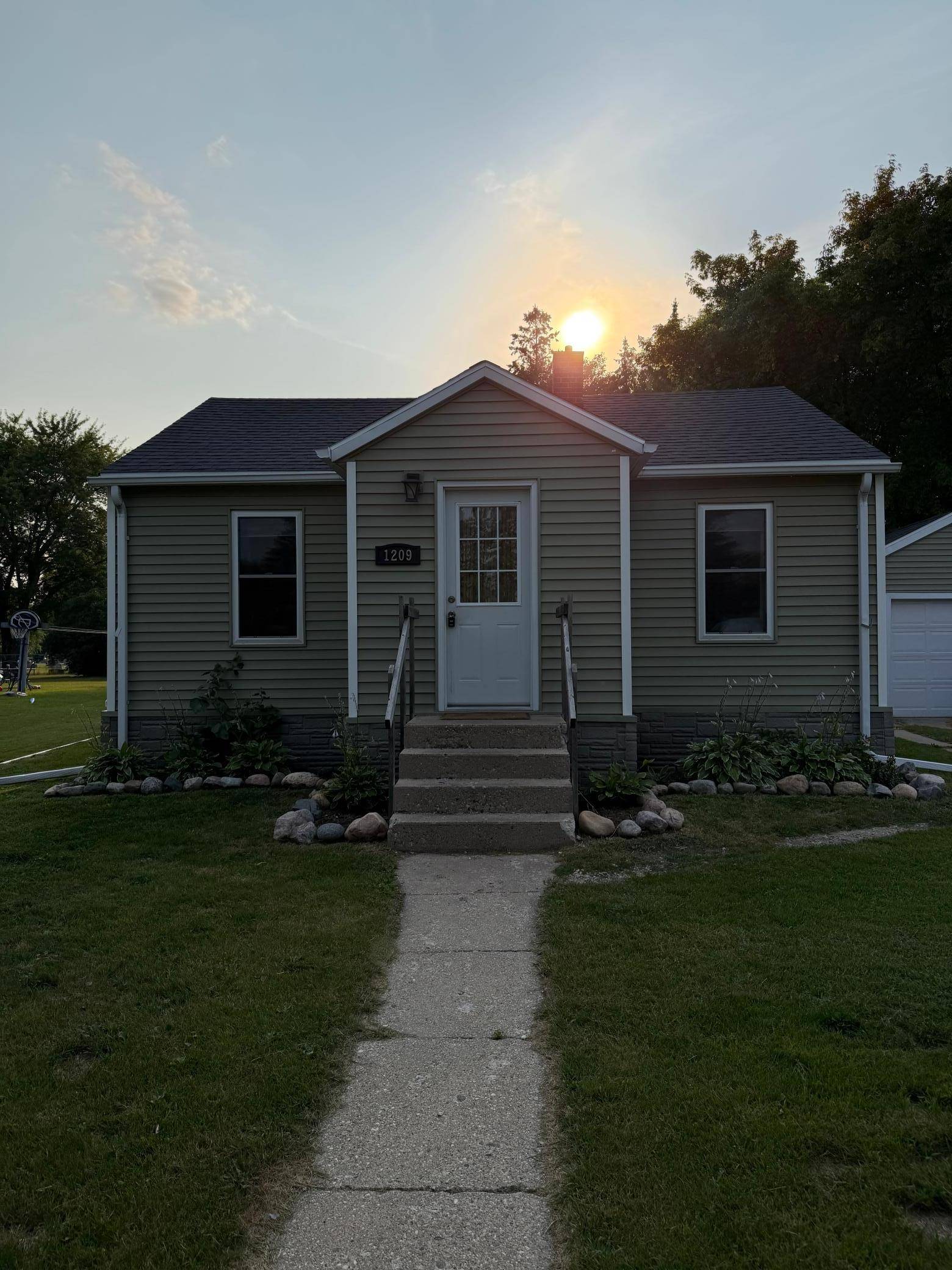 1209 Arnold AVE N, Thief River Falls, MN 56701