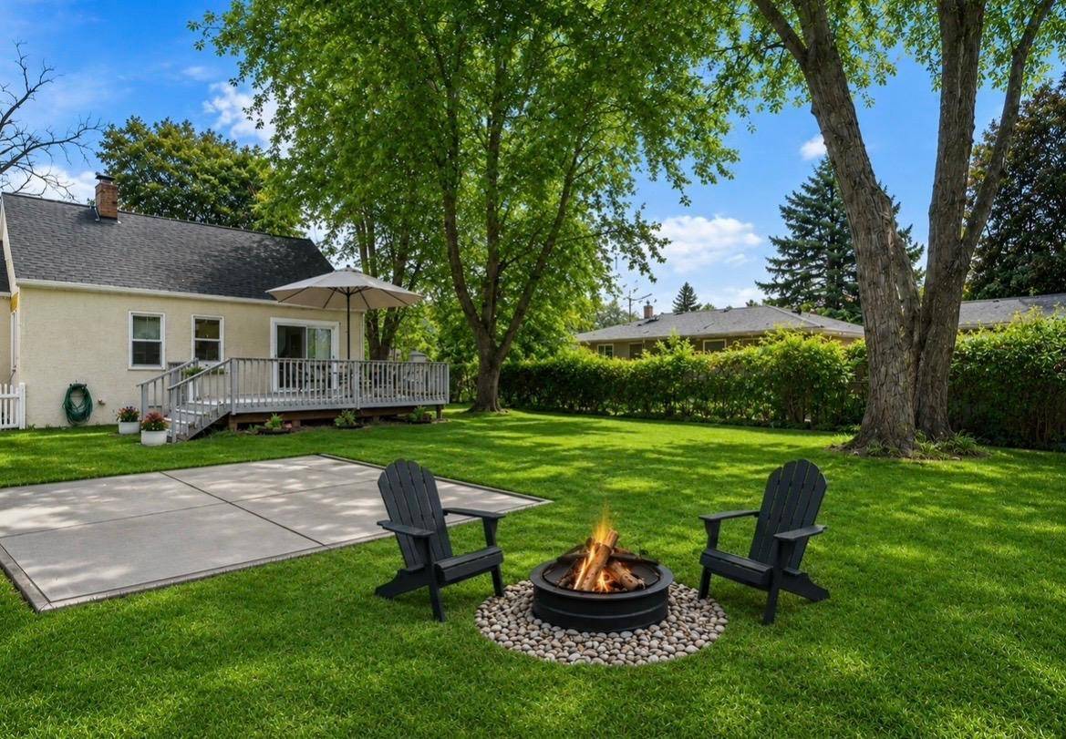 774 County Road B W, Roseville, MN 55113