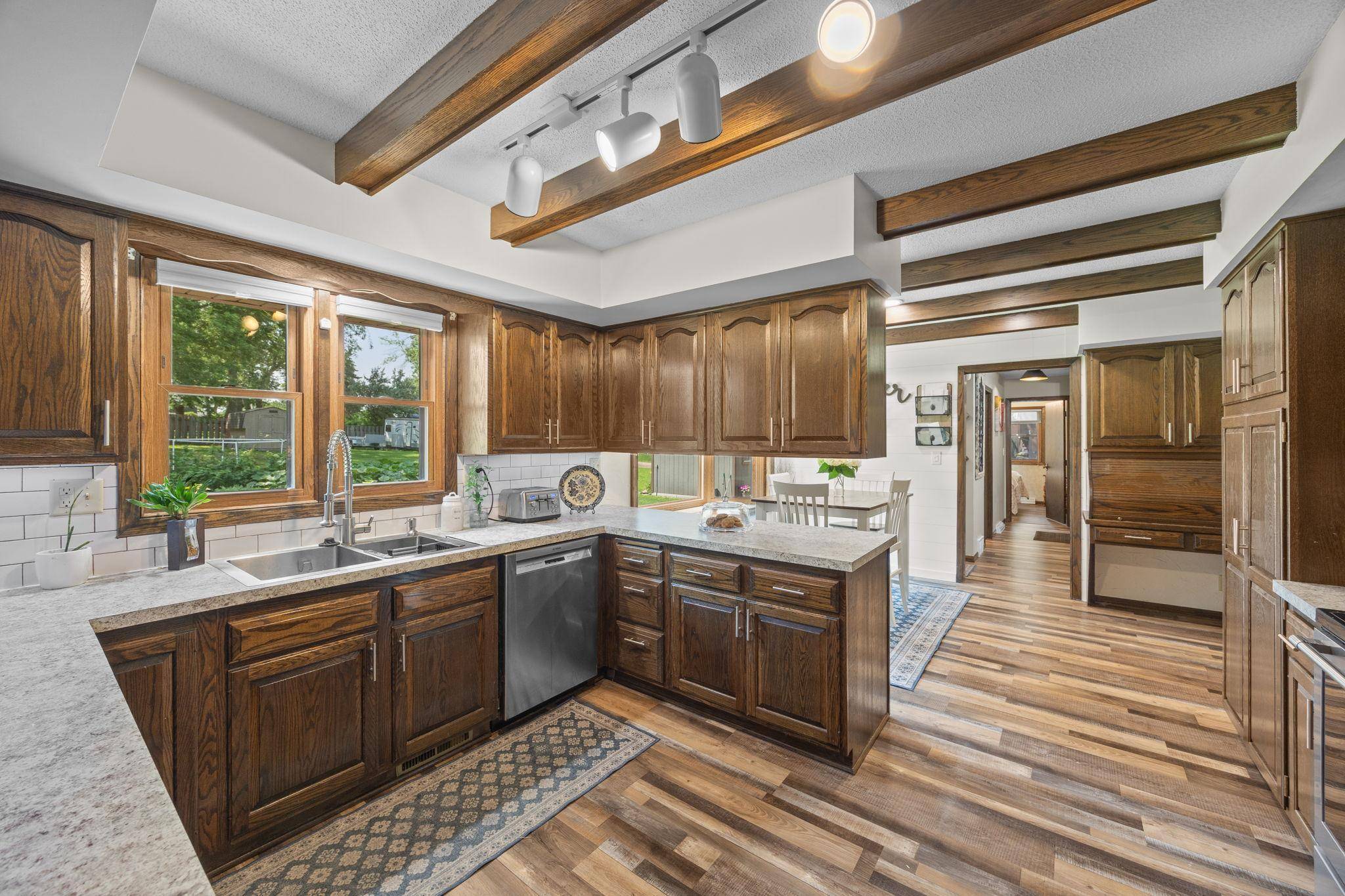 830 Reeds LN, Glencoe, MN 55336