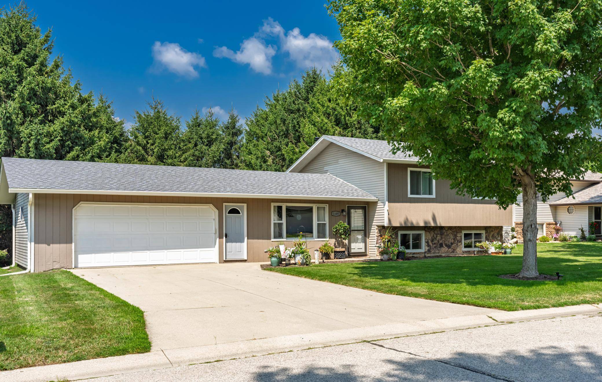 1105 7th ST NW, Kasson, MN 55944