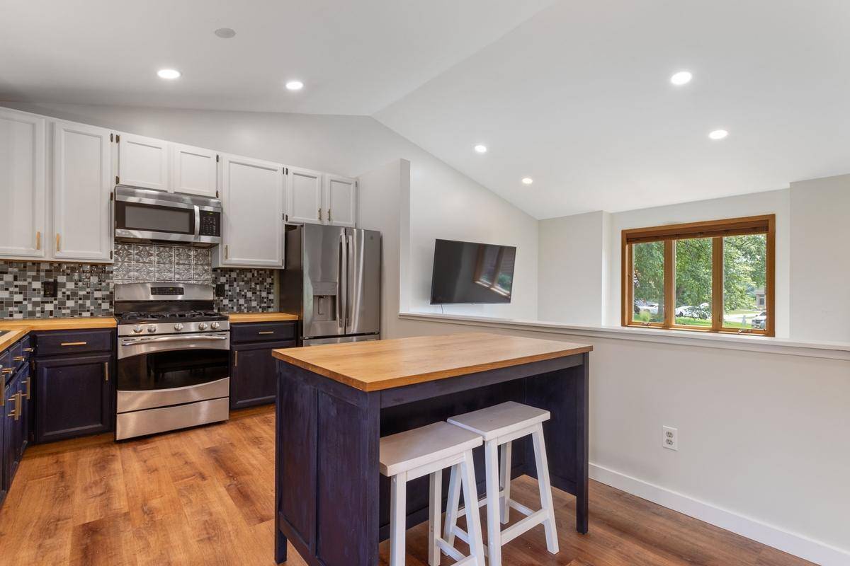 2455 Queensport RD, Woodbury, MN 55125