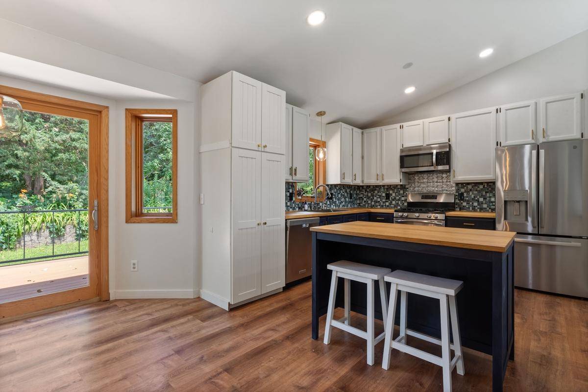 2455 Queensport RD, Woodbury, MN 55125