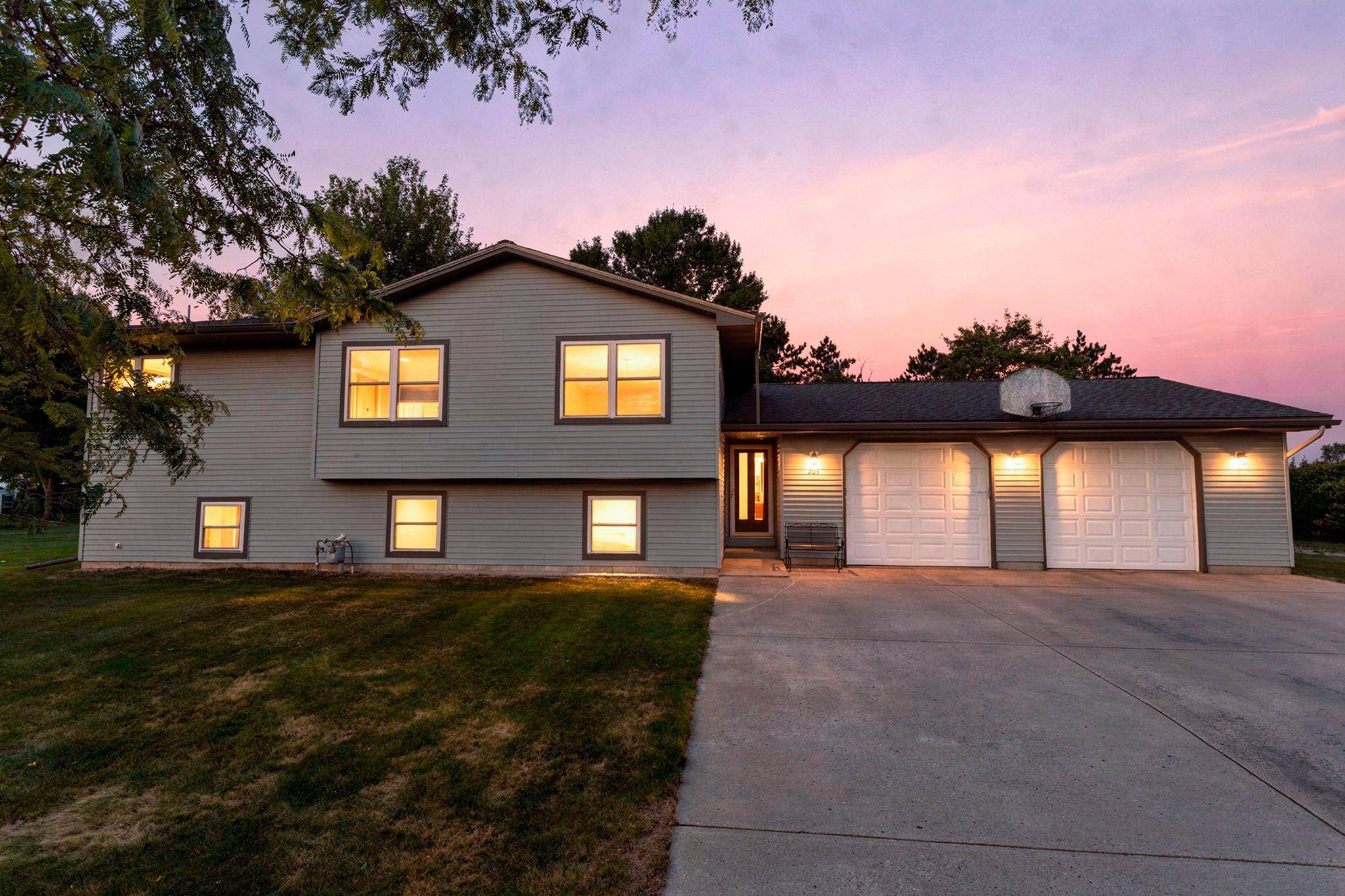 705 N Estates AVE, Litchfield, MN 55355