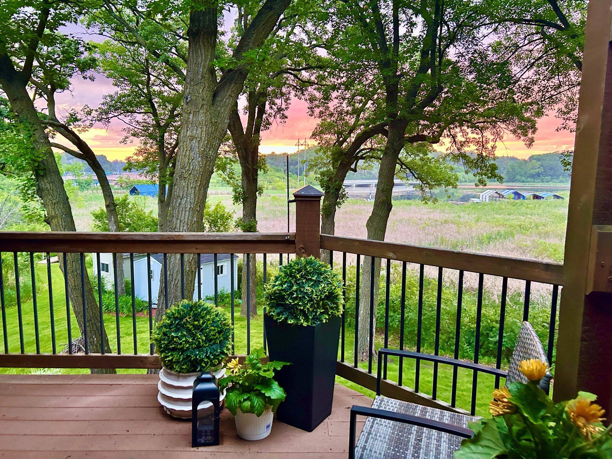 19900 Cottagewood RD, Deephaven, MN 55331