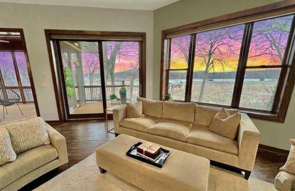 19900 Cottagewood RD, Deephaven, MN 55331