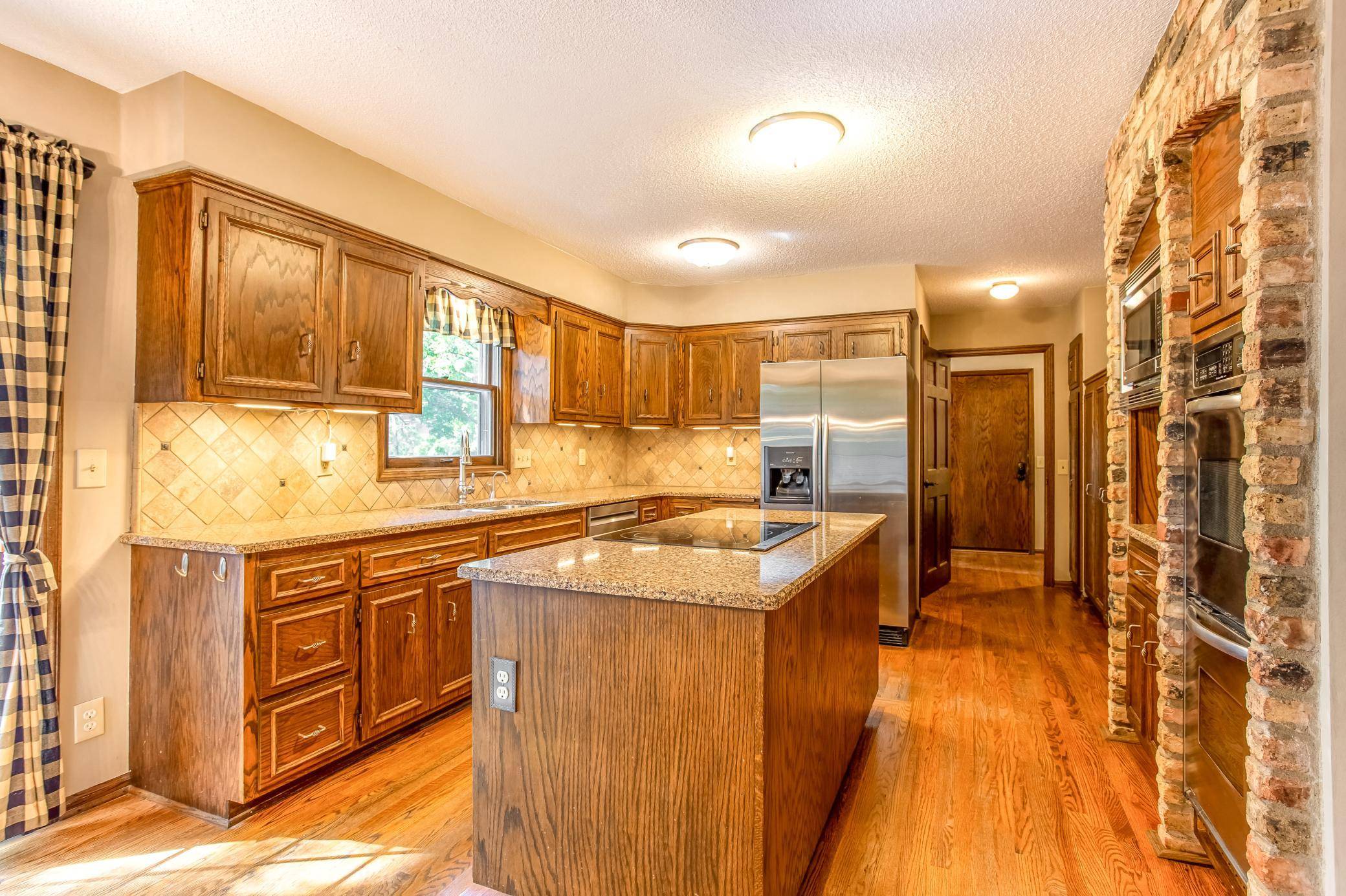 11905 26th AVE N, Plymouth, MN 55441