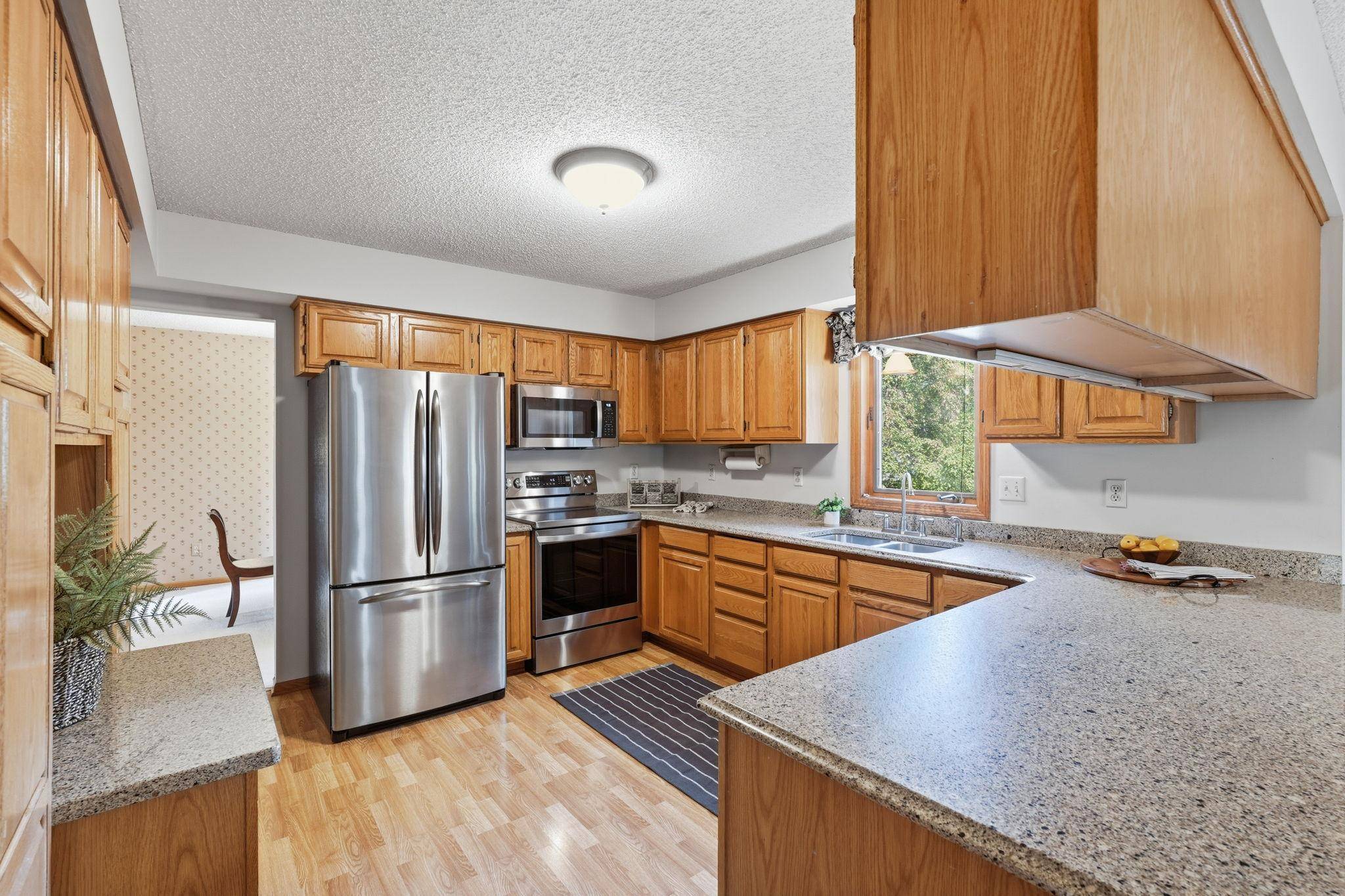 8819 Rainier CT, Woodbury, MN 55125