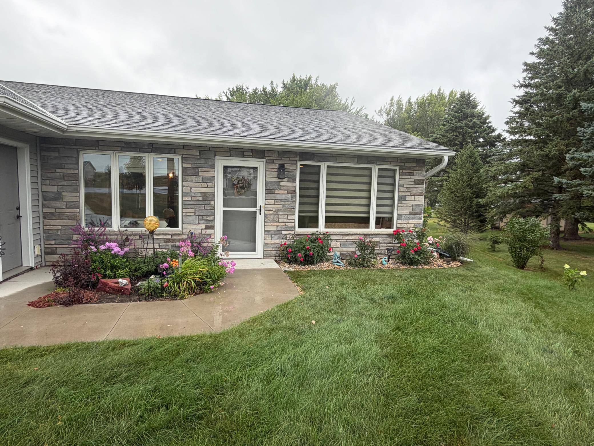 2344 Cherrywood LN, Worthington, MN 56187