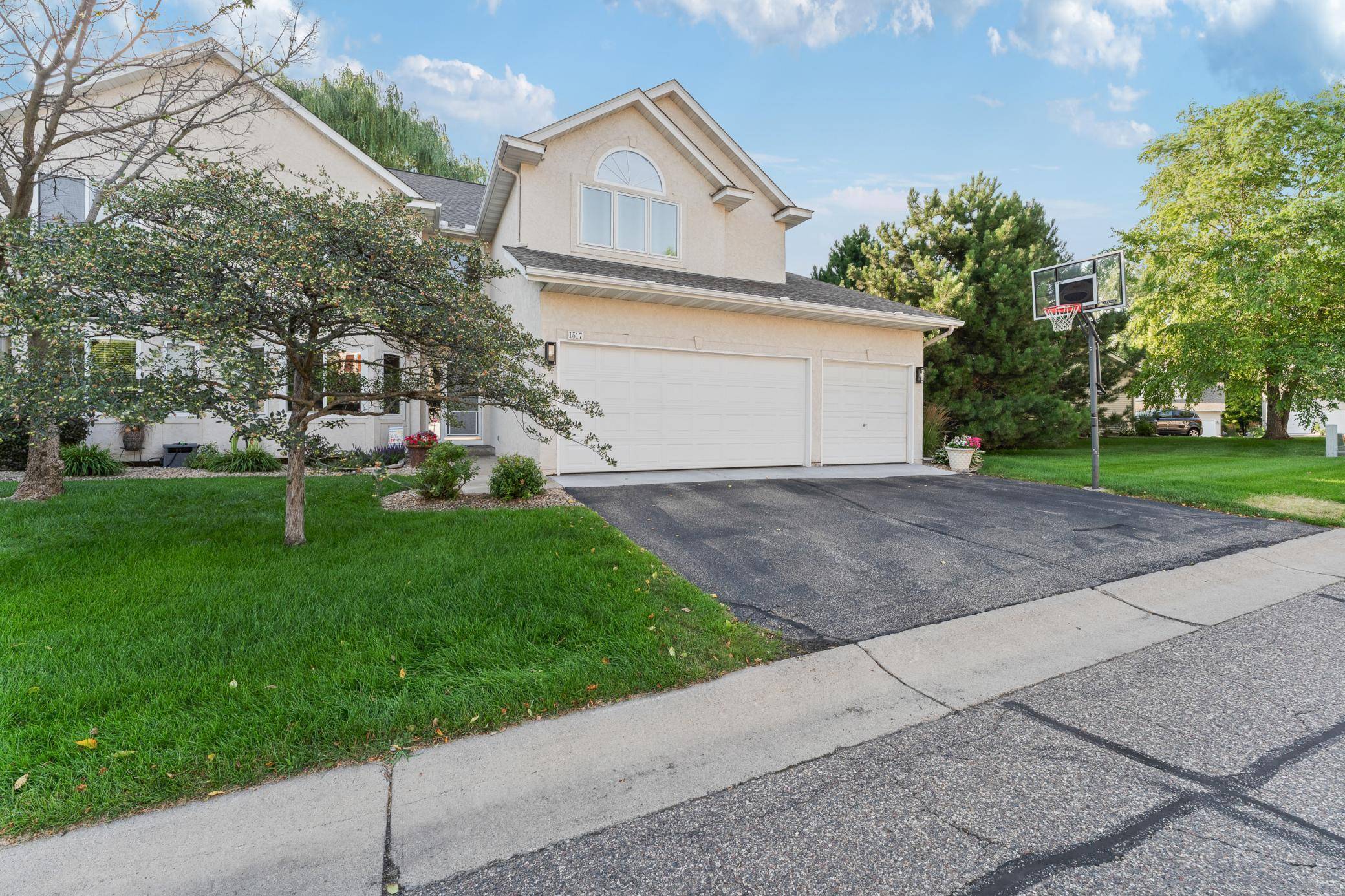 1517 Deerwood BND, Eagan, MN 55122
