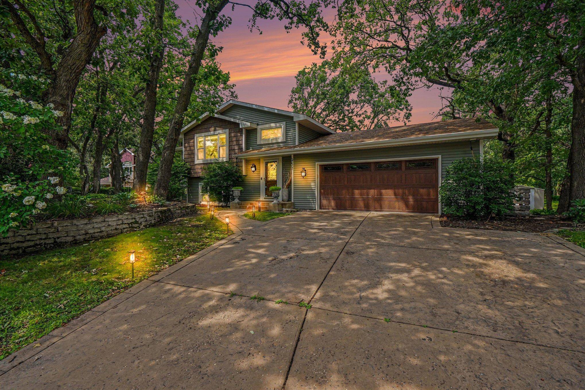 957 118th LN NW, Coon Rapids, MN 55448