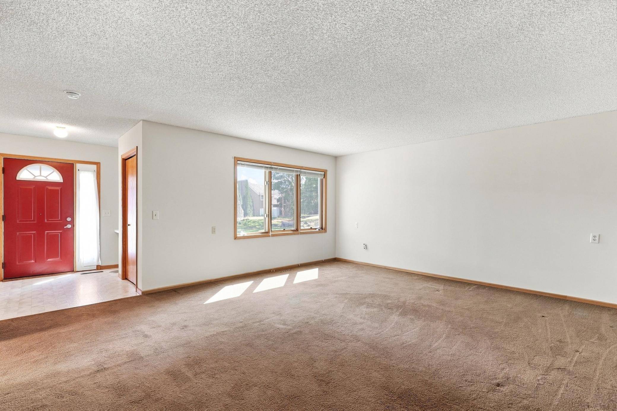 57 Sycamore ST W, Saint Paul, MN 55117