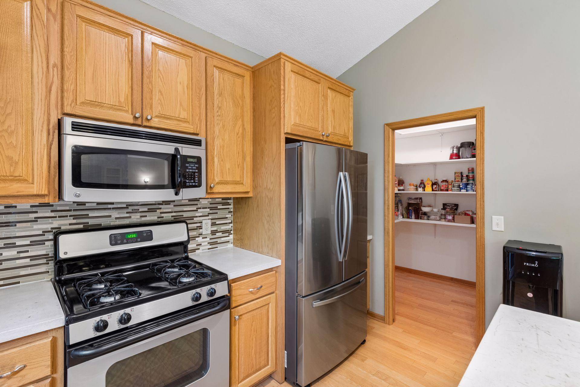 937 S Cedar ST, Belle Plaine, MN 56011