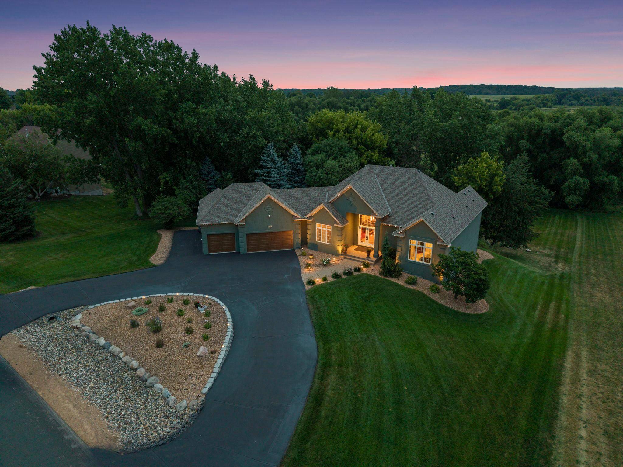 584 Vista Ridge LN, Shakopee, MN 55379