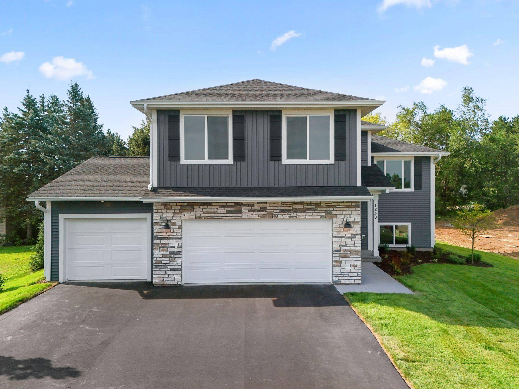 1250 Trail WAY, New Richmond, WI 54017