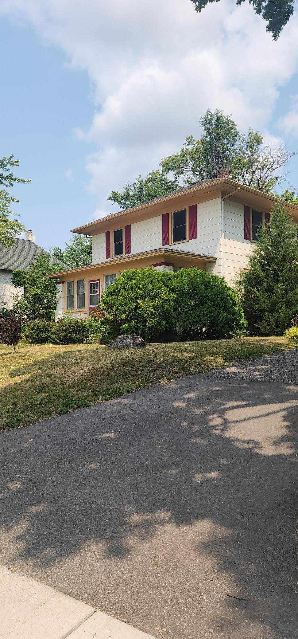 208 Lake BLVD S, Buffalo, MN 55313