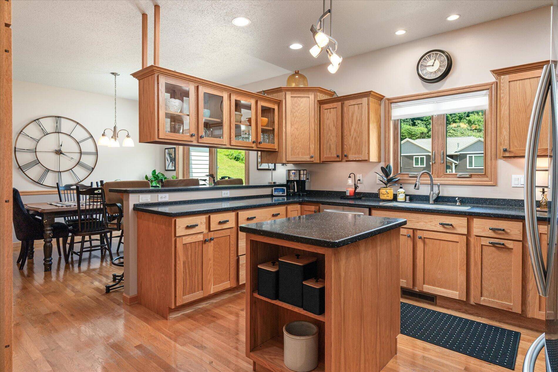 705 12th CT, La Crescent, MN 55947