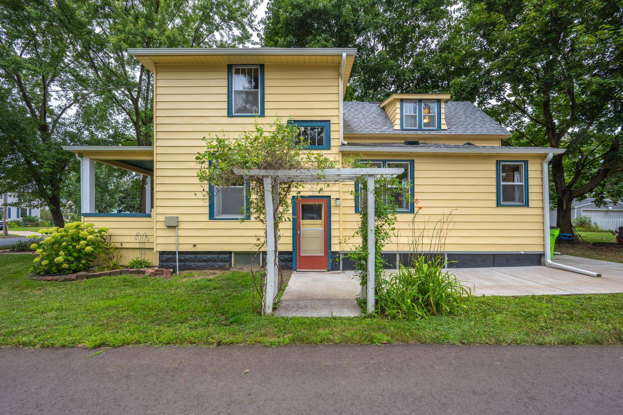 235 W 3rd ST, New Richmond, WI 54017