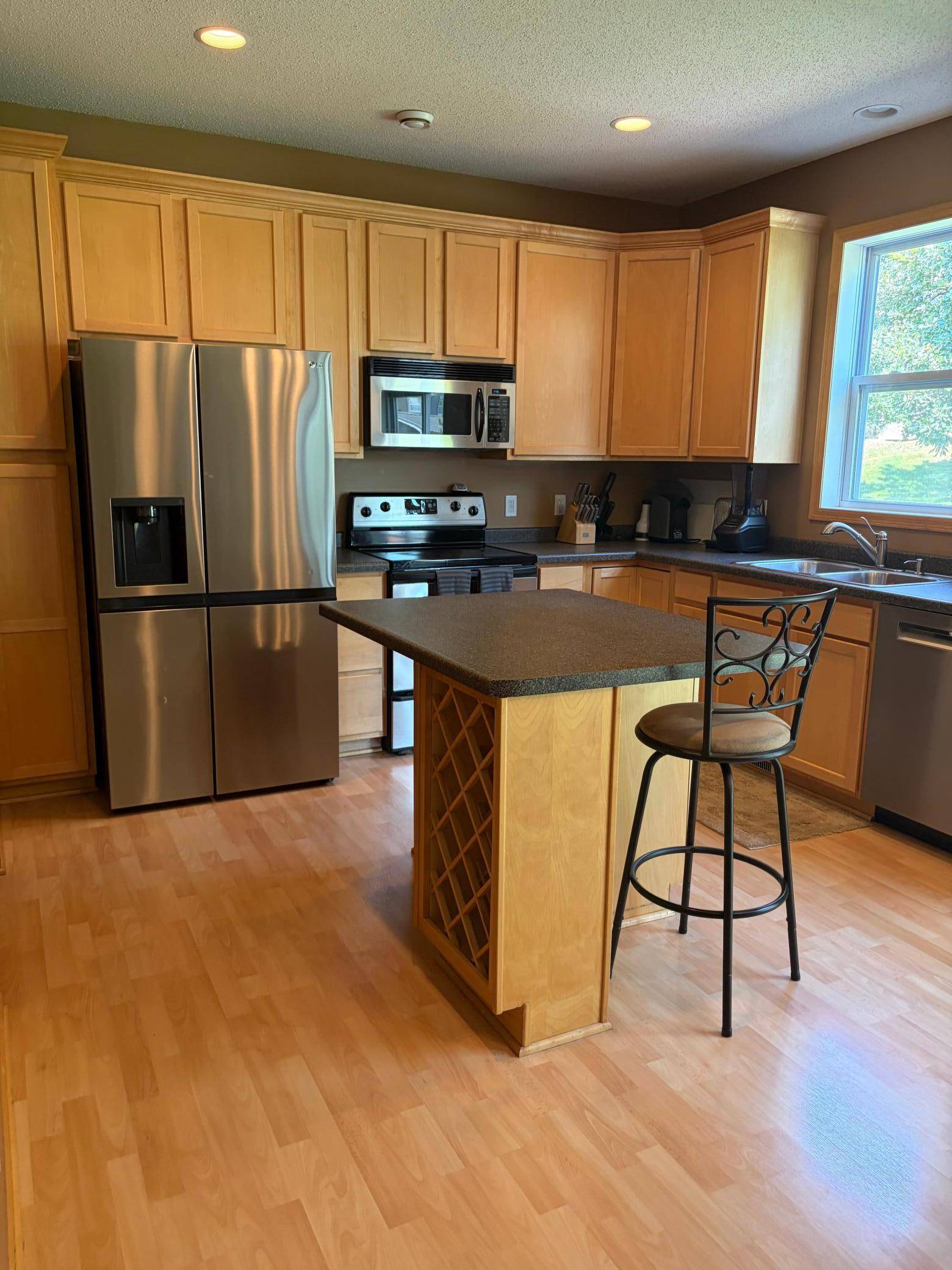 728 Newberry LN, Chaska, MN 55318