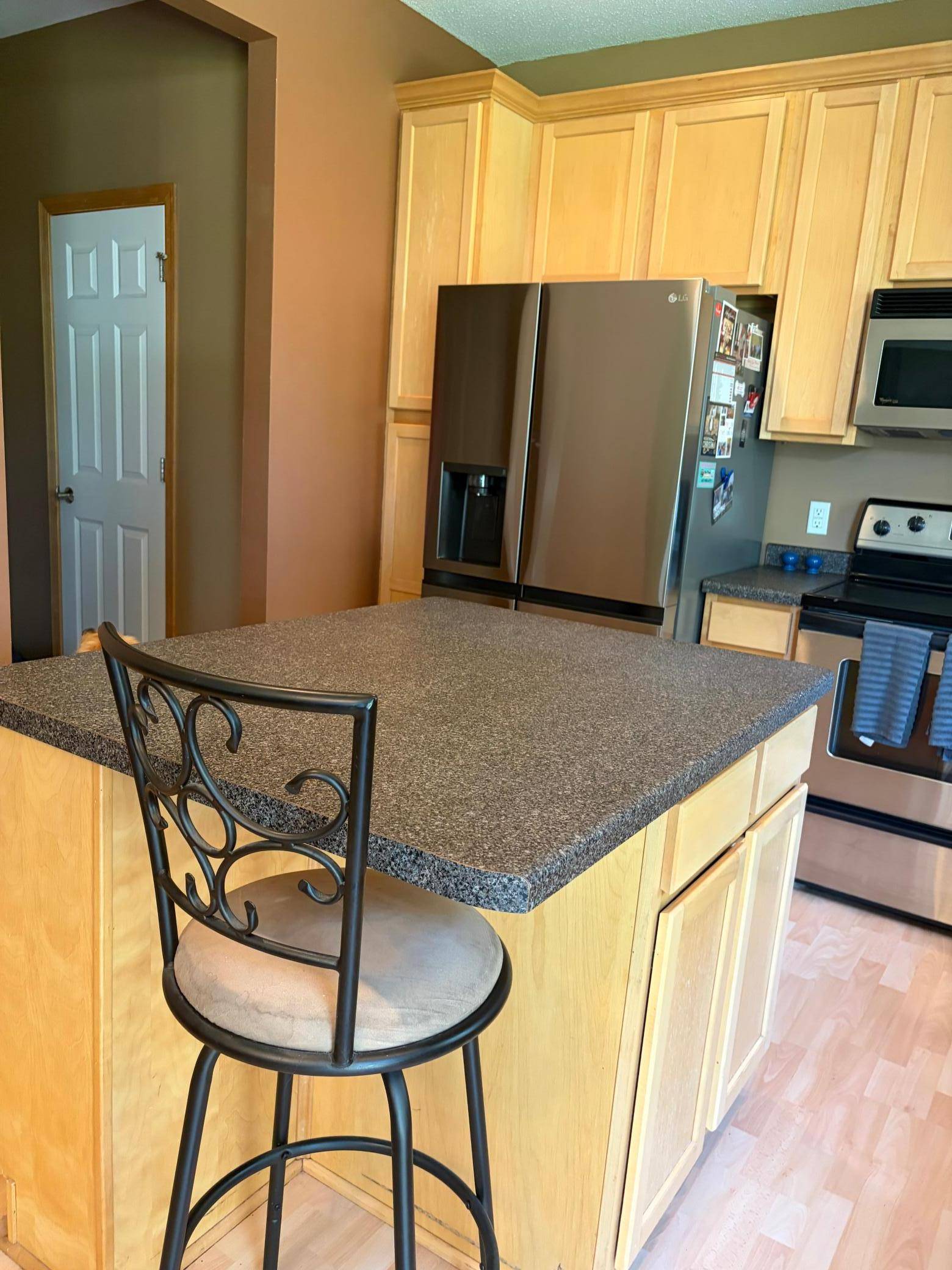 728 Newberry LN, Chaska, MN 55318