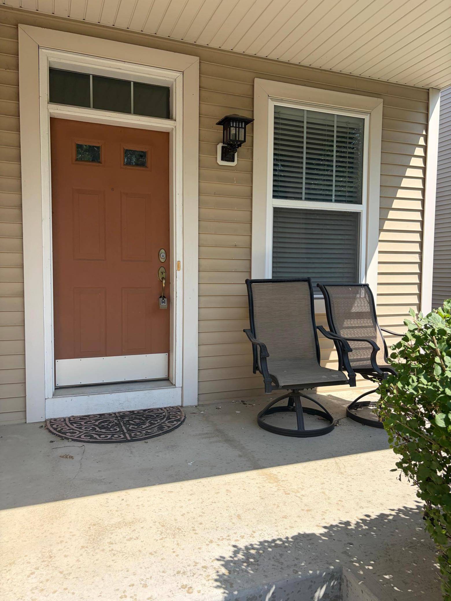 728 Newberry LN, Chaska, MN 55318