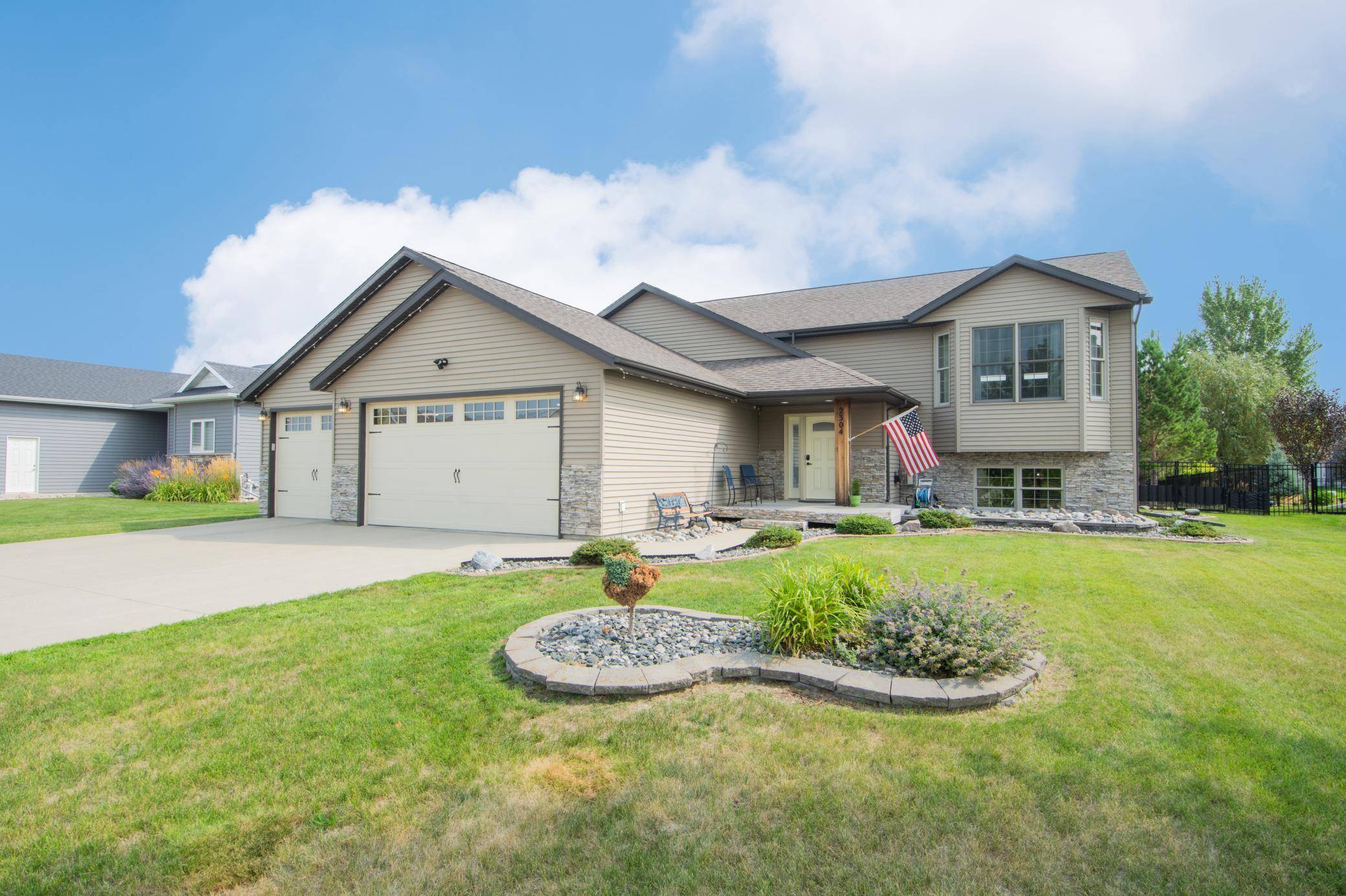 2304 36th ST S, Moorhead, MN 56560