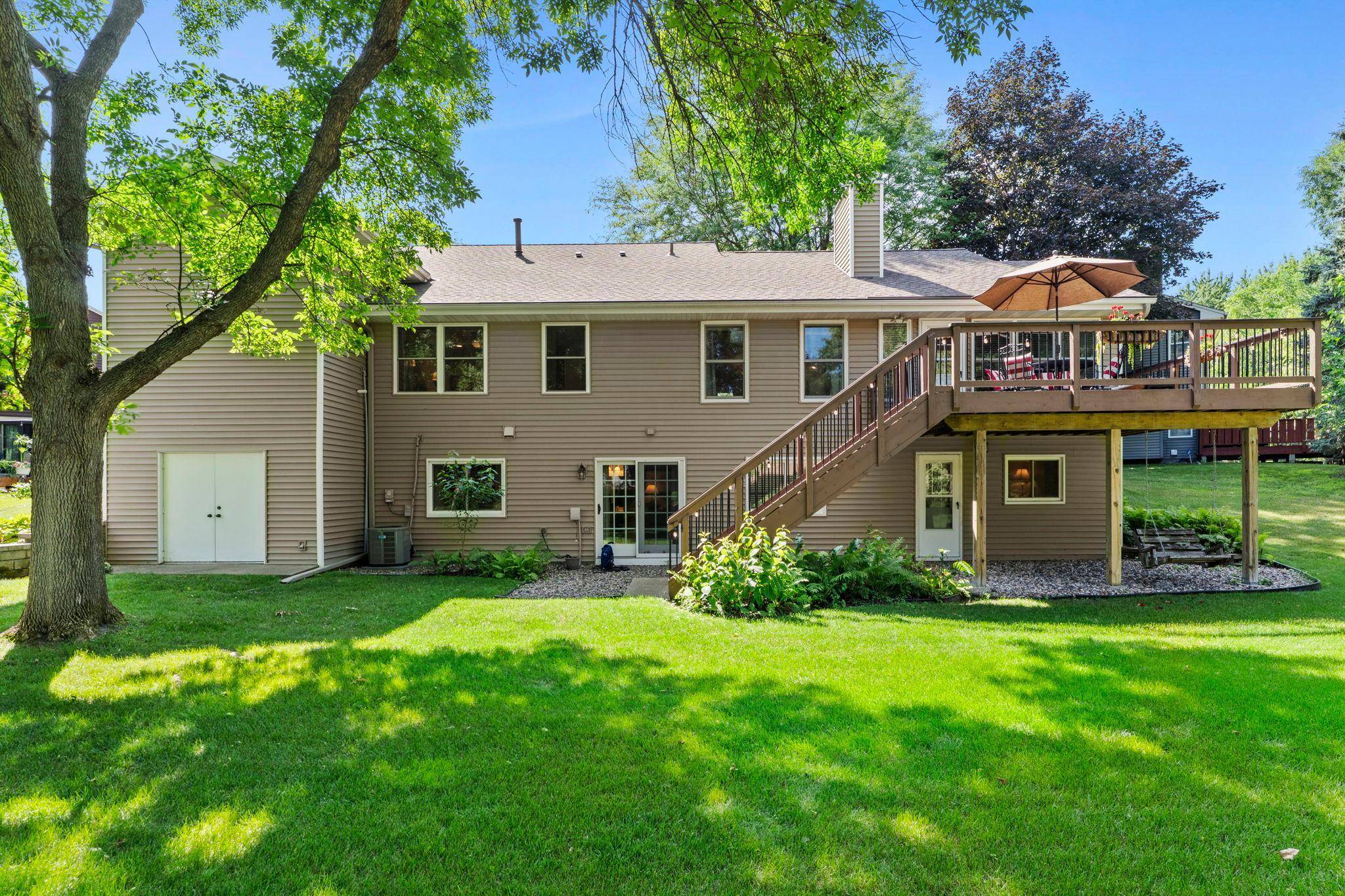 160 Bluff Ridge CT, Chanhassen, MN 55317