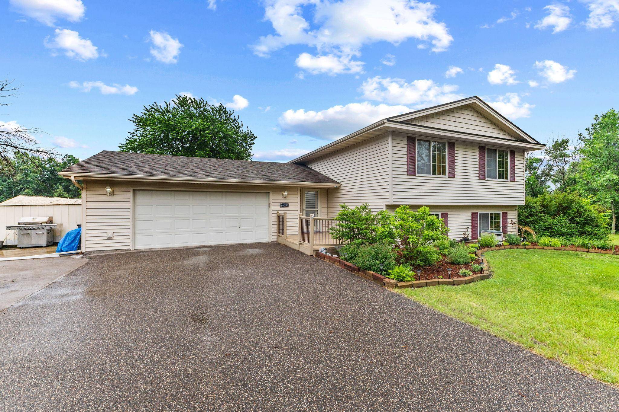 20075 Uplander ST NW, Oak Grove, MN 55011