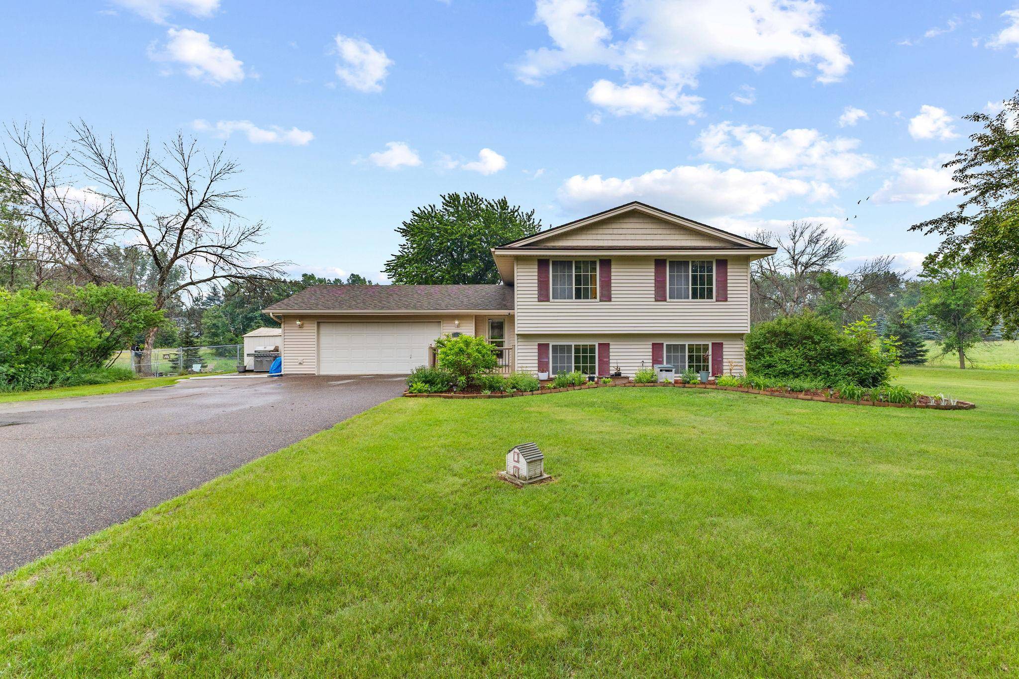 20075 Uplander ST NW, Oak Grove, MN 55011