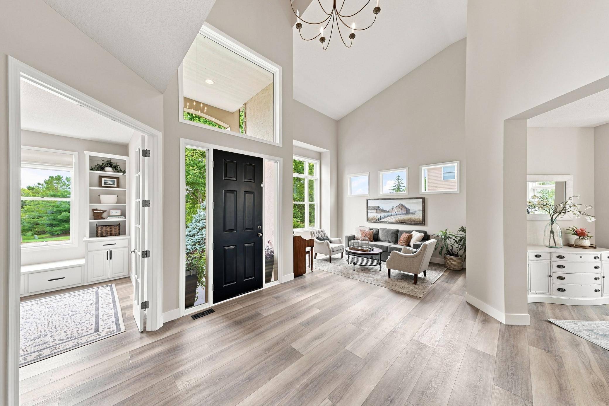 6865 Sapphire LN, Chanhassen, MN 55317
