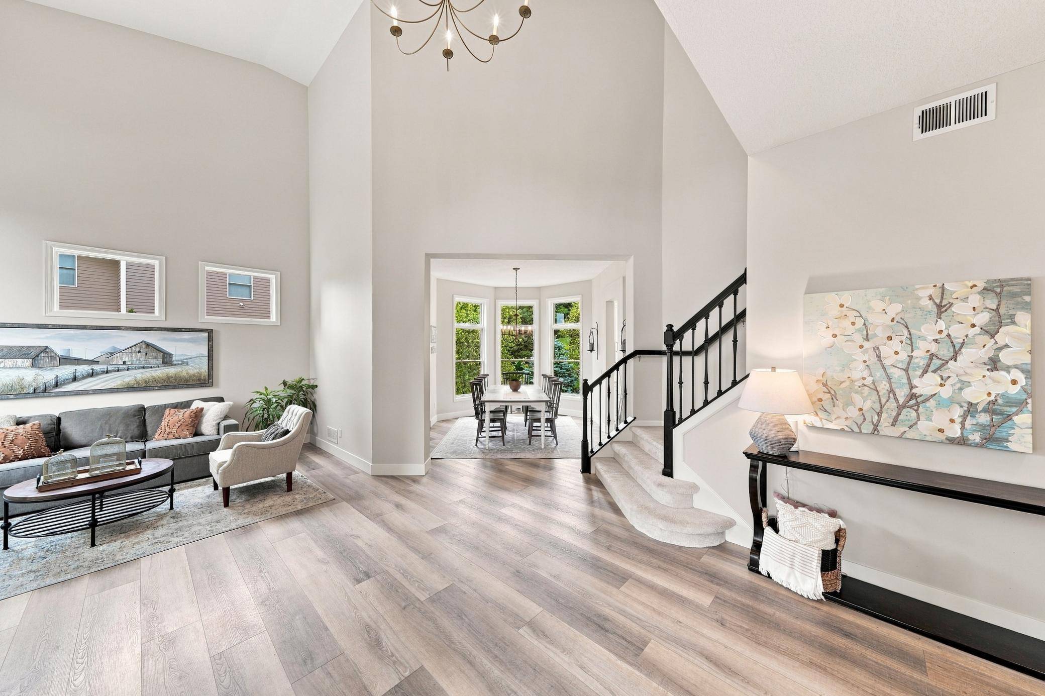 6865 Sapphire LN, Chanhassen, MN 55317