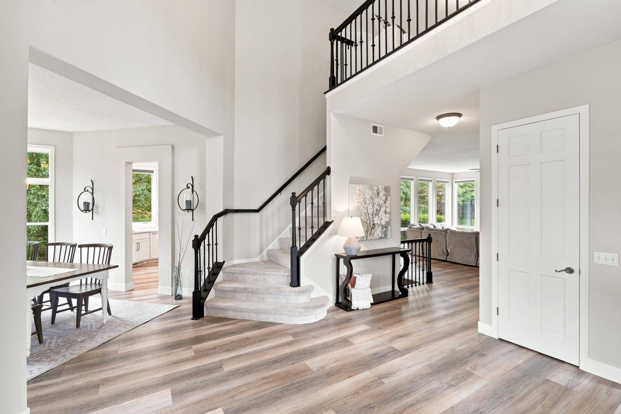 6865 Sapphire LN, Chanhassen, MN 55317