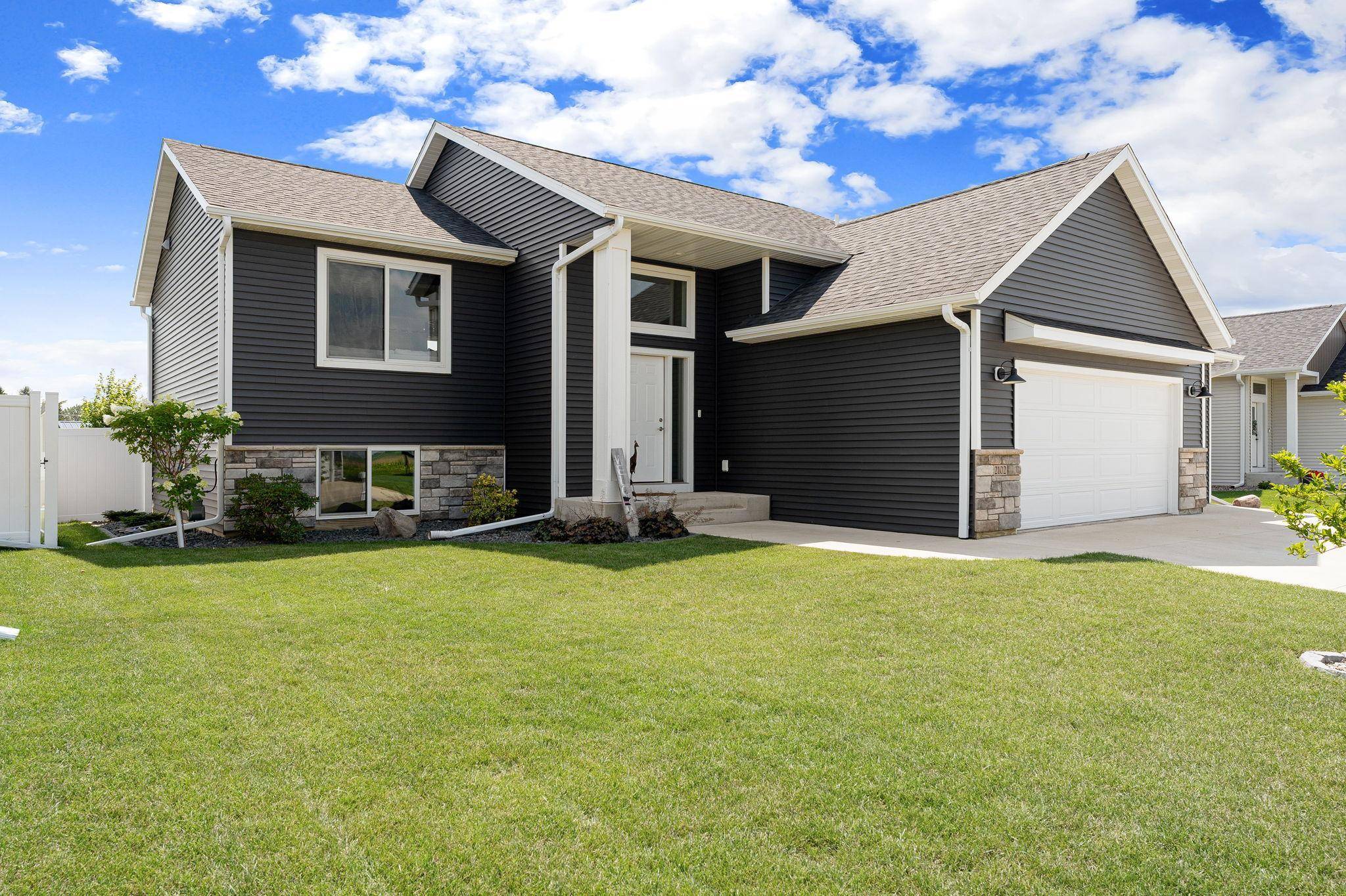 2102 14th AVE NE, Austin, MN 55912