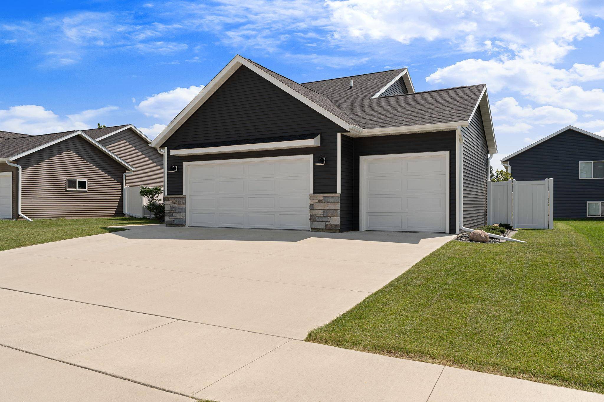 2102 14th AVE NE, Austin, MN 55912