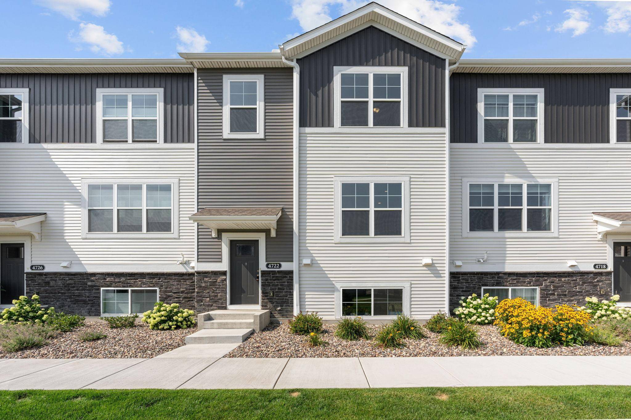 4722 Bottlebrush LN, Minnetrista, MN 55331
