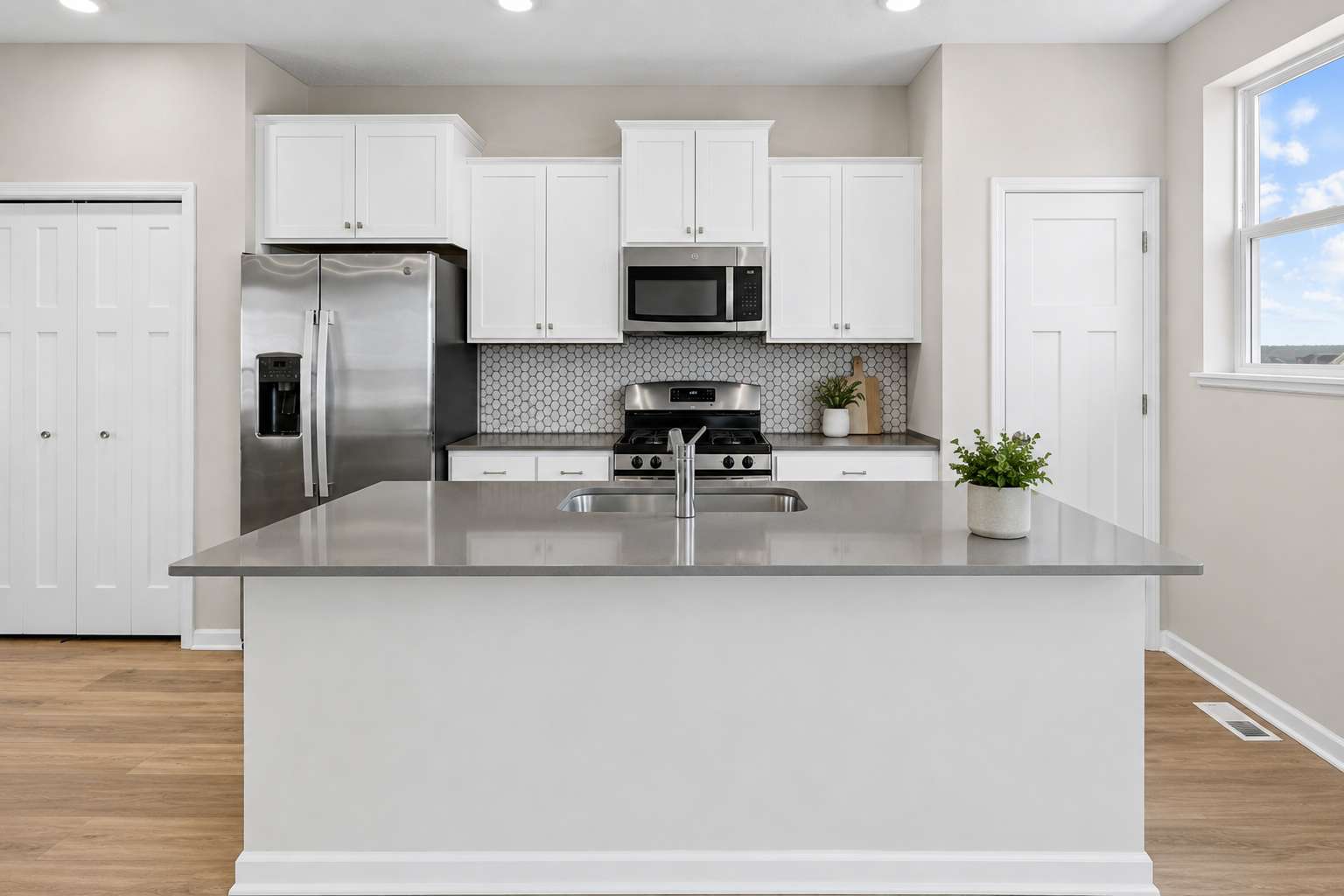 4722 Bottlebrush LN, Minnetrista, MN 55331