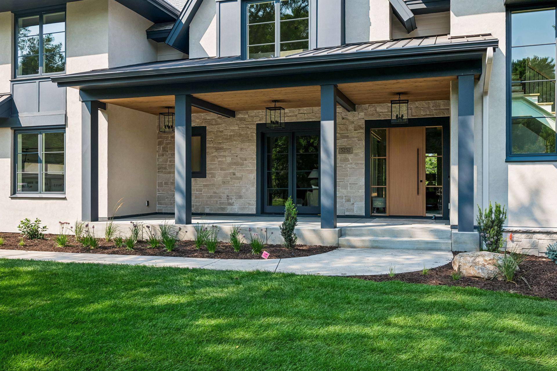 5252 Lochloy DR, Edina, MN 55436