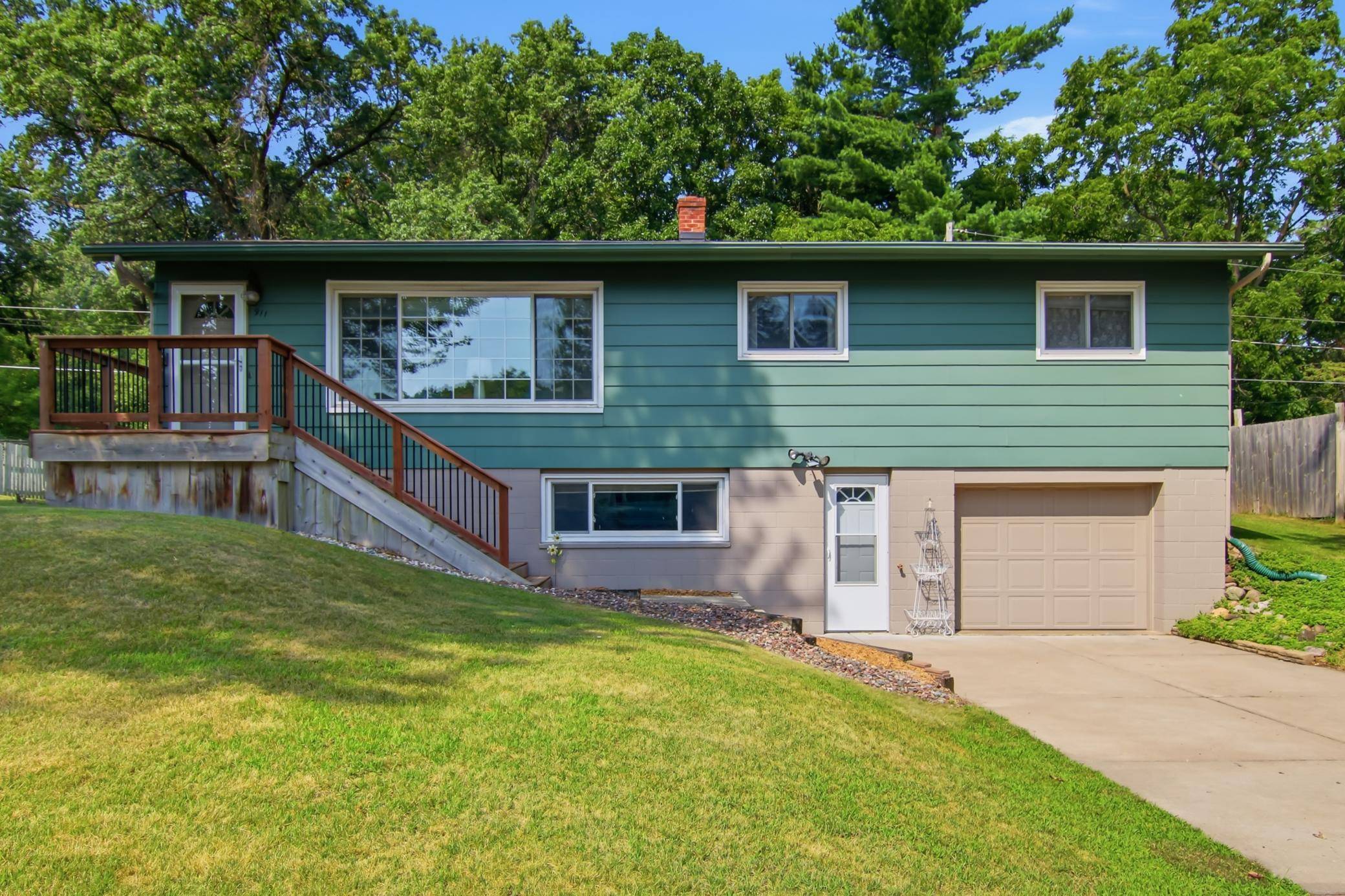 911 16th ST SE, Menomonie, WI 54751