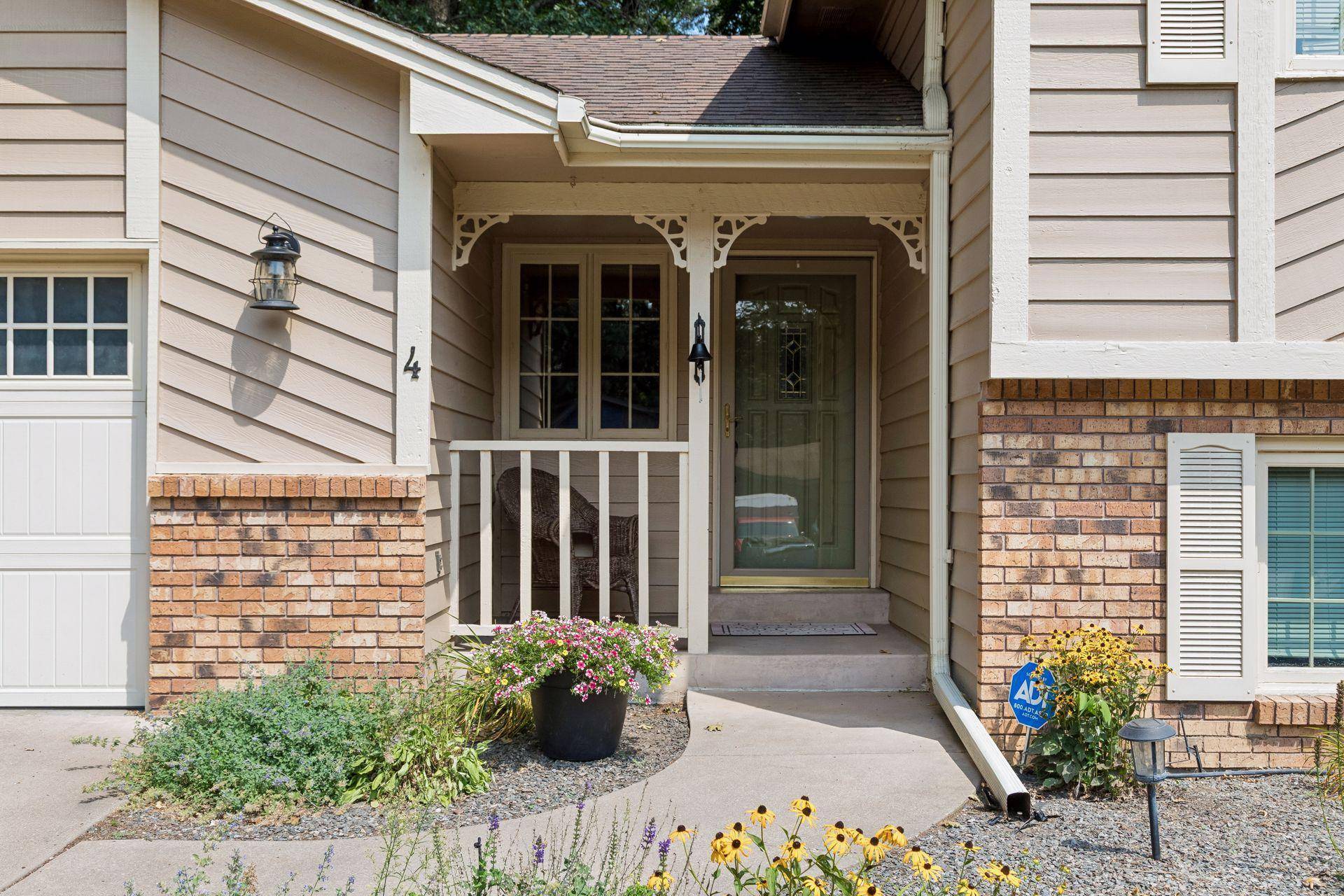 4 Pleasant View LN, Circle Pines, MN 55014