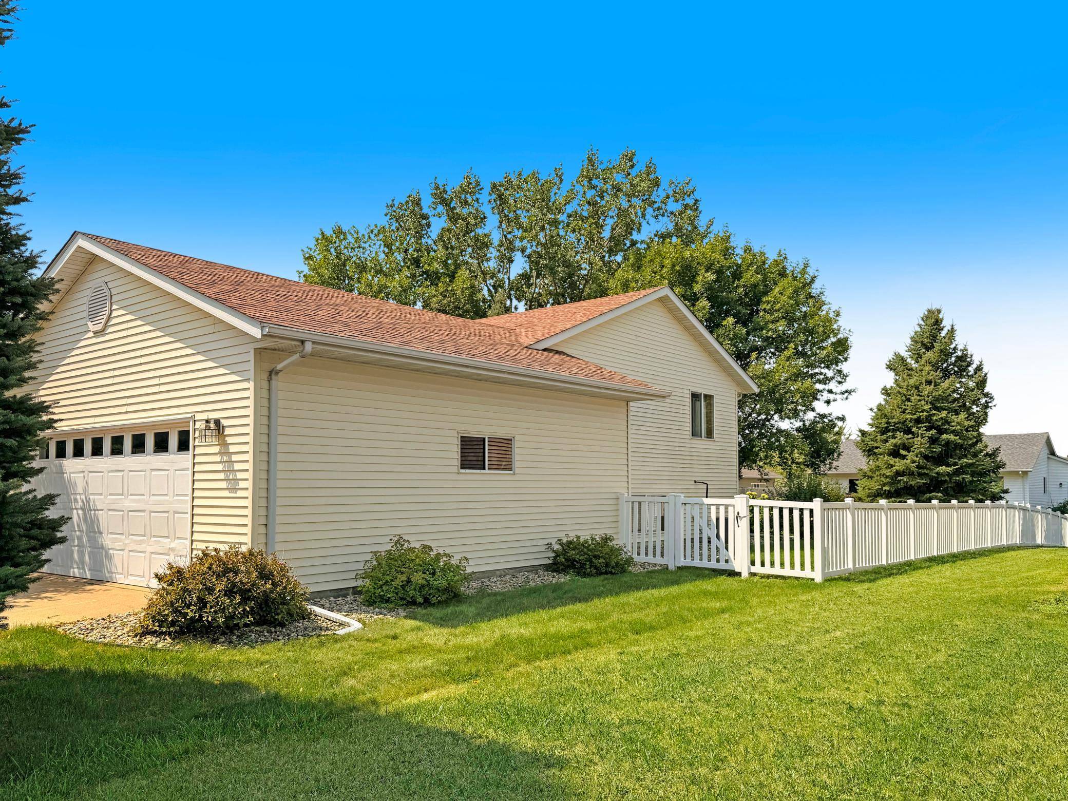 216 Rainbow DR, Marshall, MN 56258