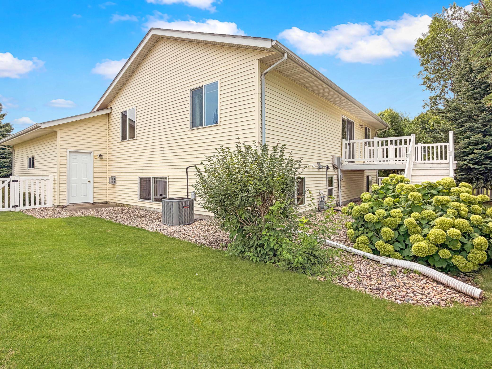 216 Rainbow DR, Marshall, MN 56258