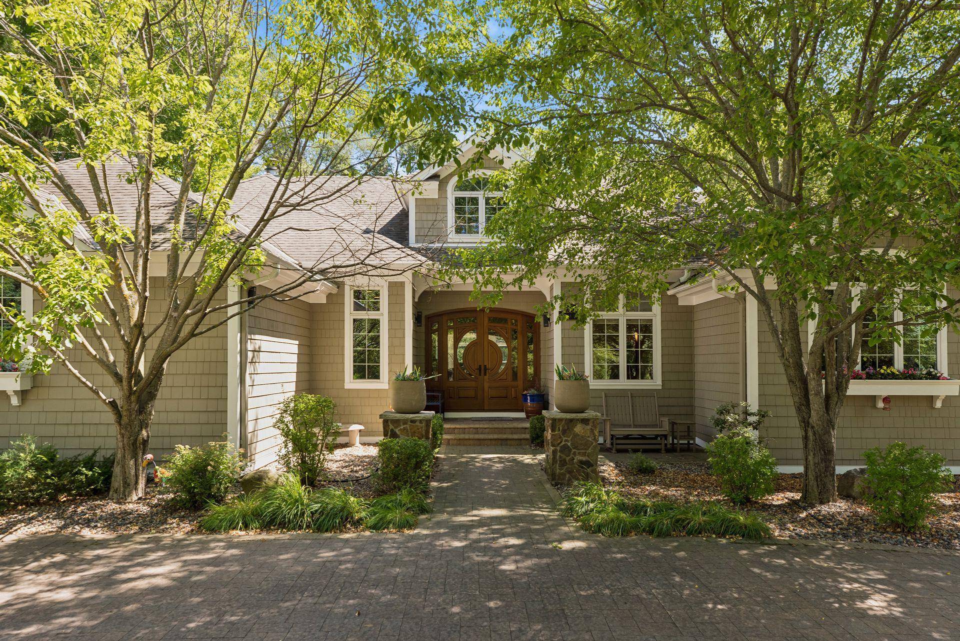 2841 Ella LN, Minnetonka, MN 55305