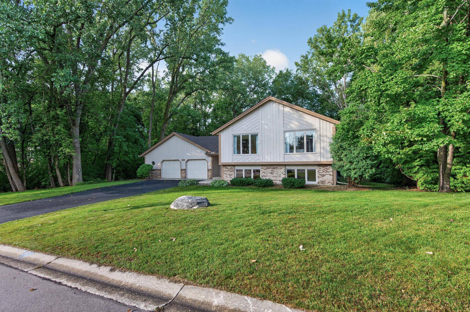 7390 130th ST W, Apple Valley, MN 55124