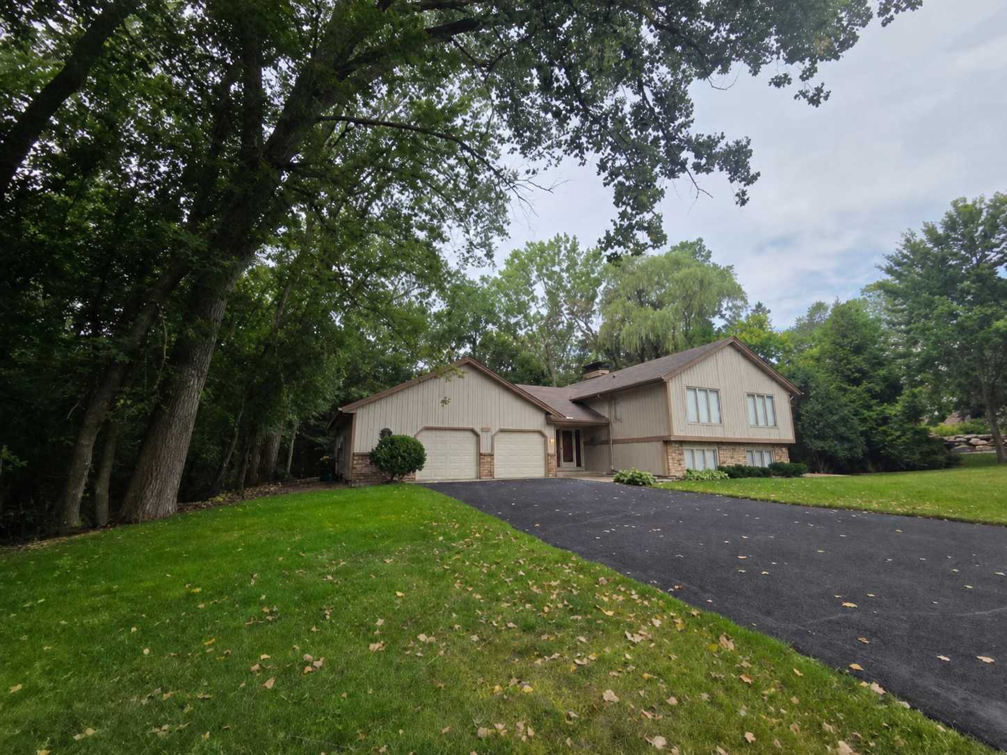 7390 130th ST W, Apple Valley, MN 55124