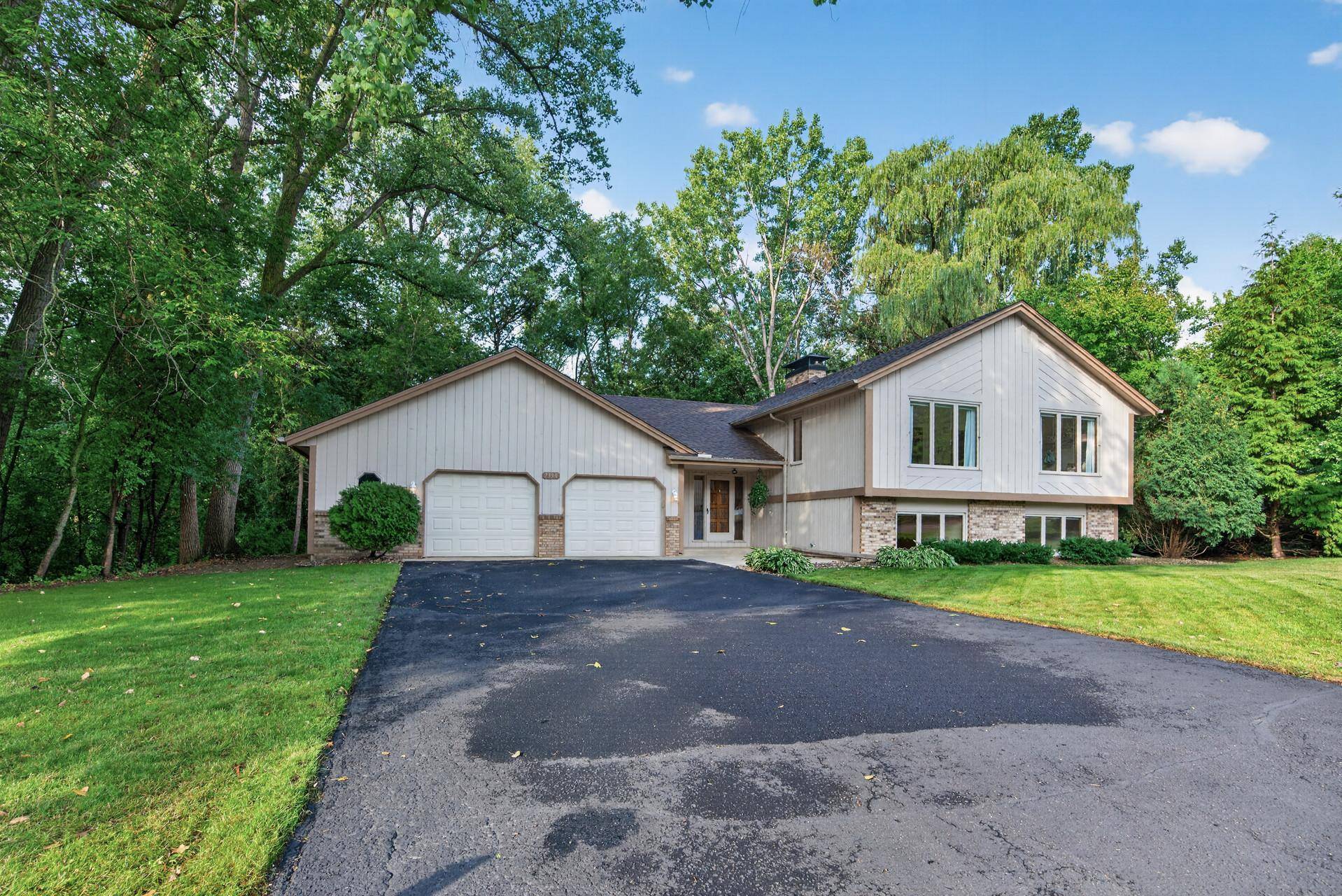 7390 130th ST W, Apple Valley, MN 55124