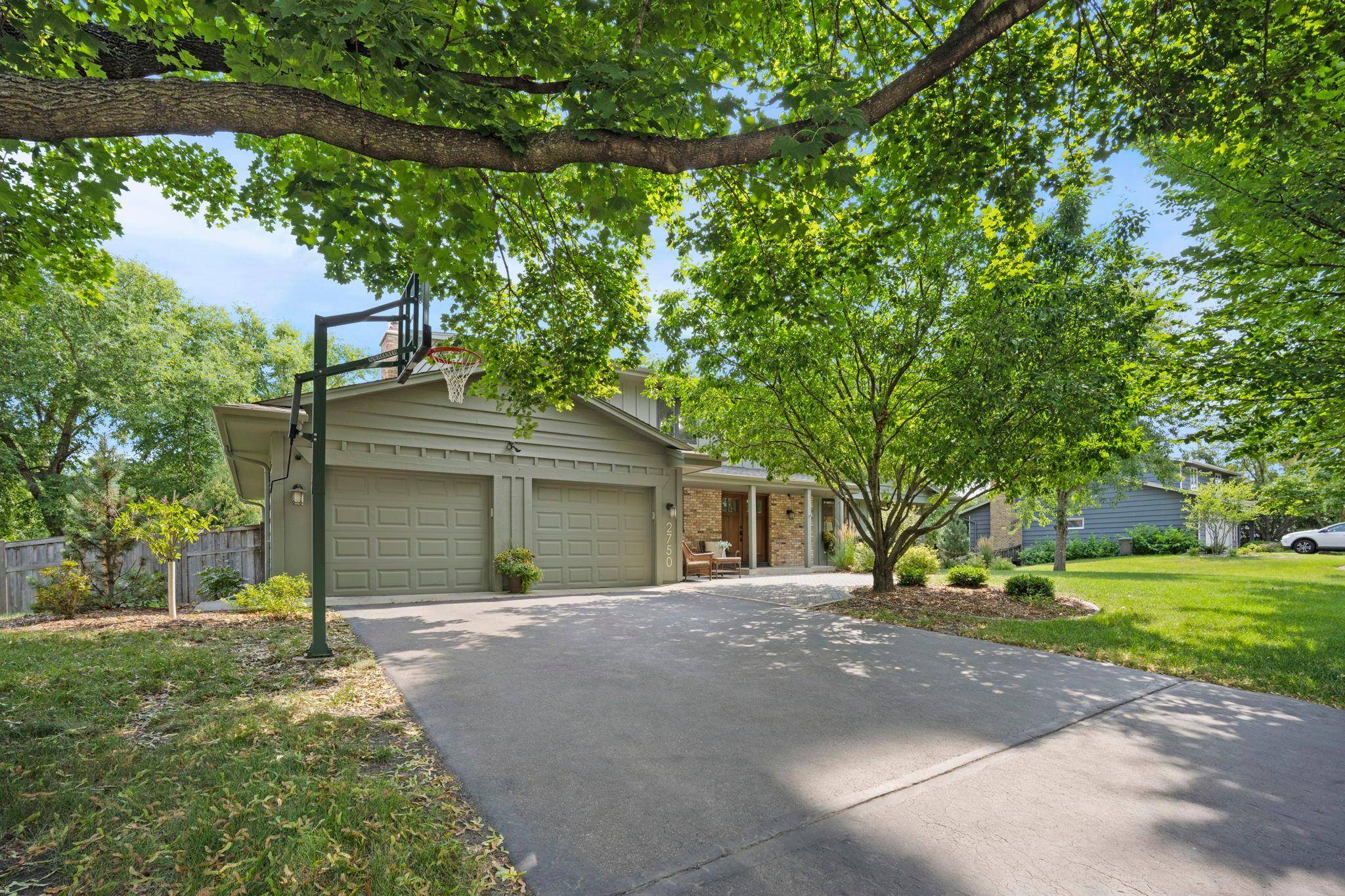 2750 Fountain LN N, Plymouth, MN 55447