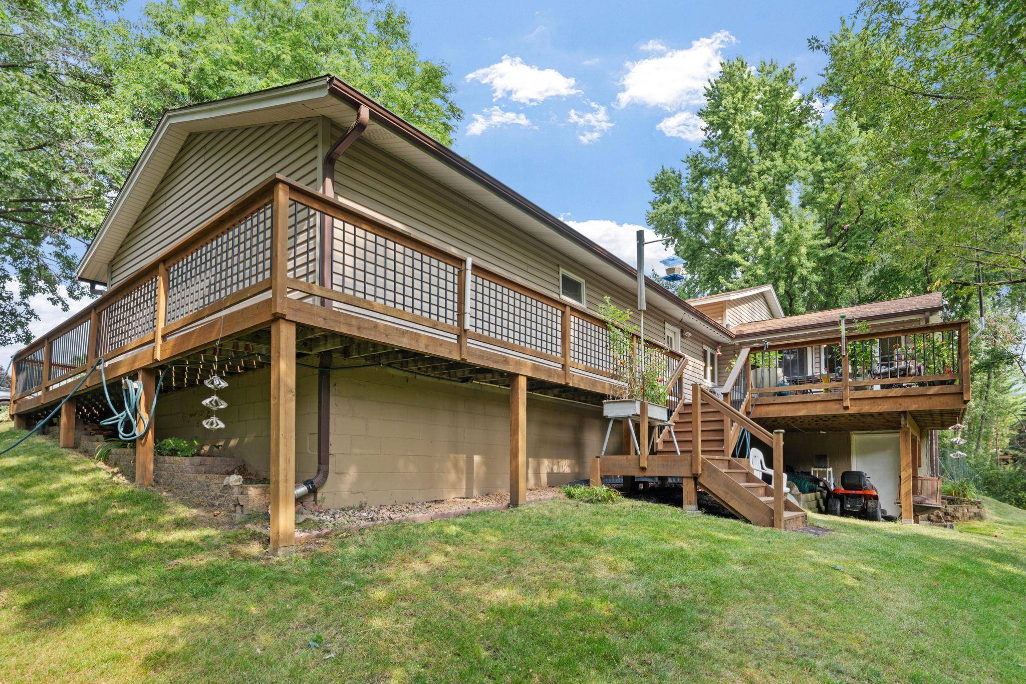 2821 Saddlebrooke CIR, Minnetonka, MN 55305