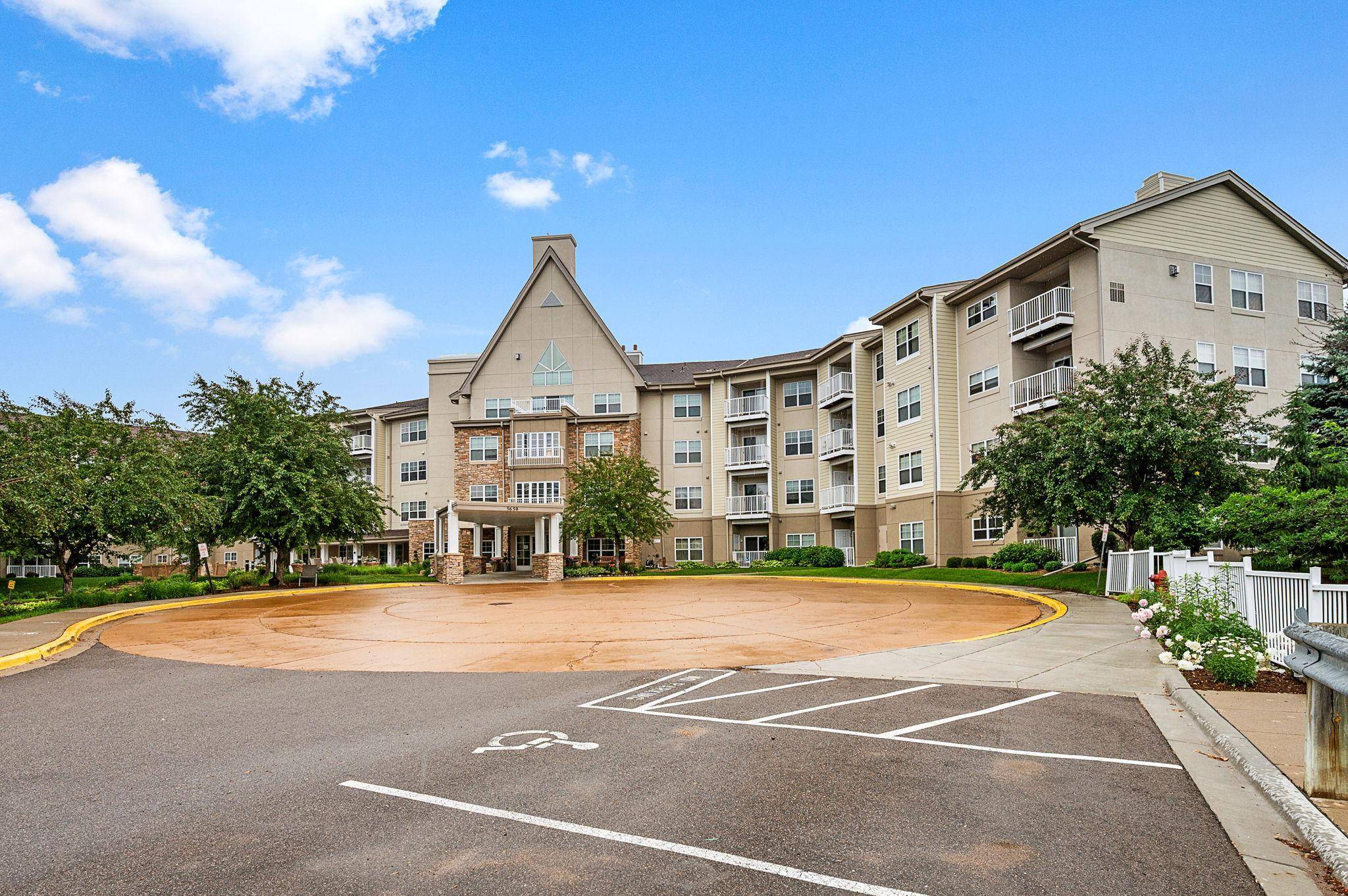 5650 Boone AVE N #120, New Hope, MN 55428
