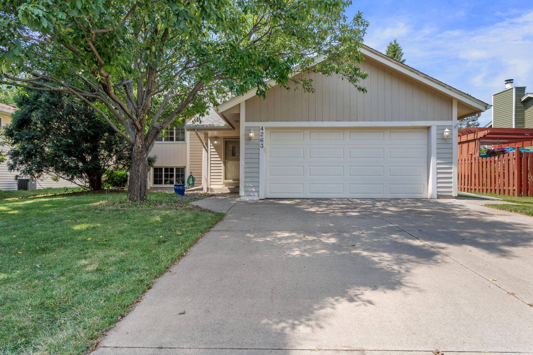 4263 Sun Cliff RD, Eagan, MN 55122