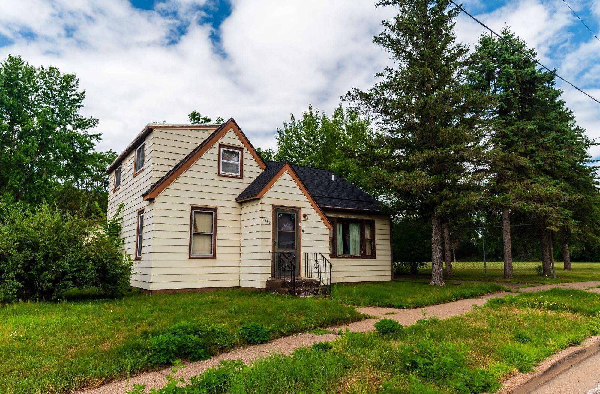 1520 9th ST, Eau Claire, WI 54703