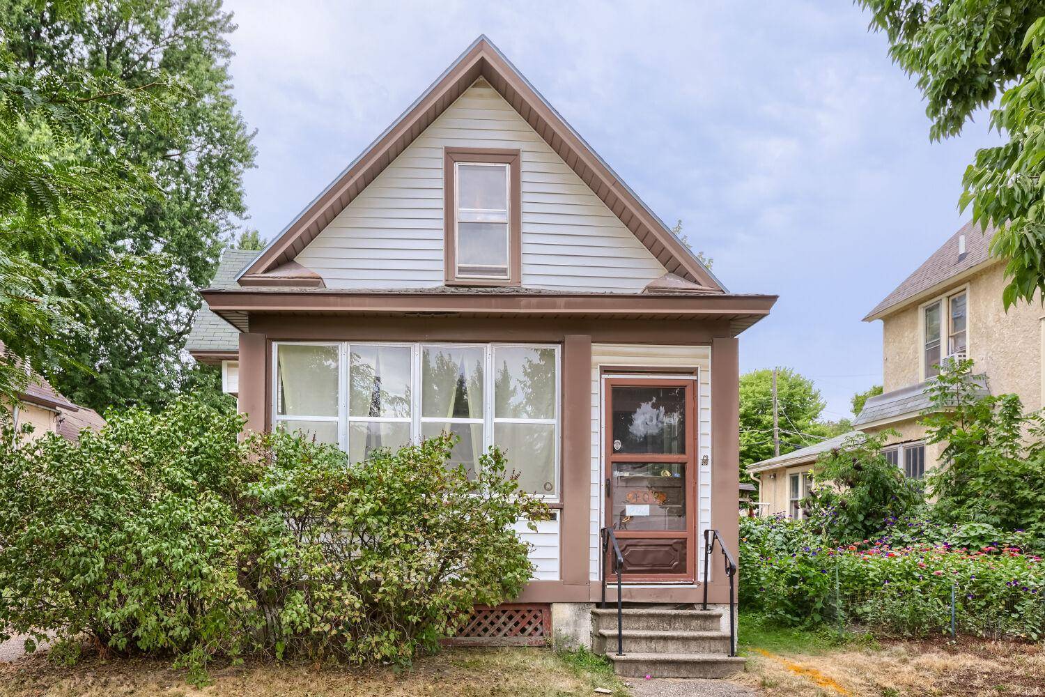 409 View ST, Saint Paul, MN 55102